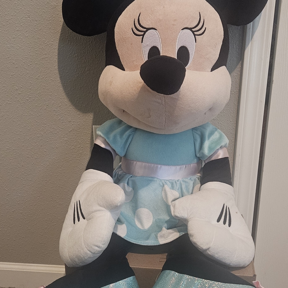 Jumbo Minnie Mouse